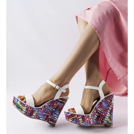 Sandale cu pană decorate fairmont albe 2