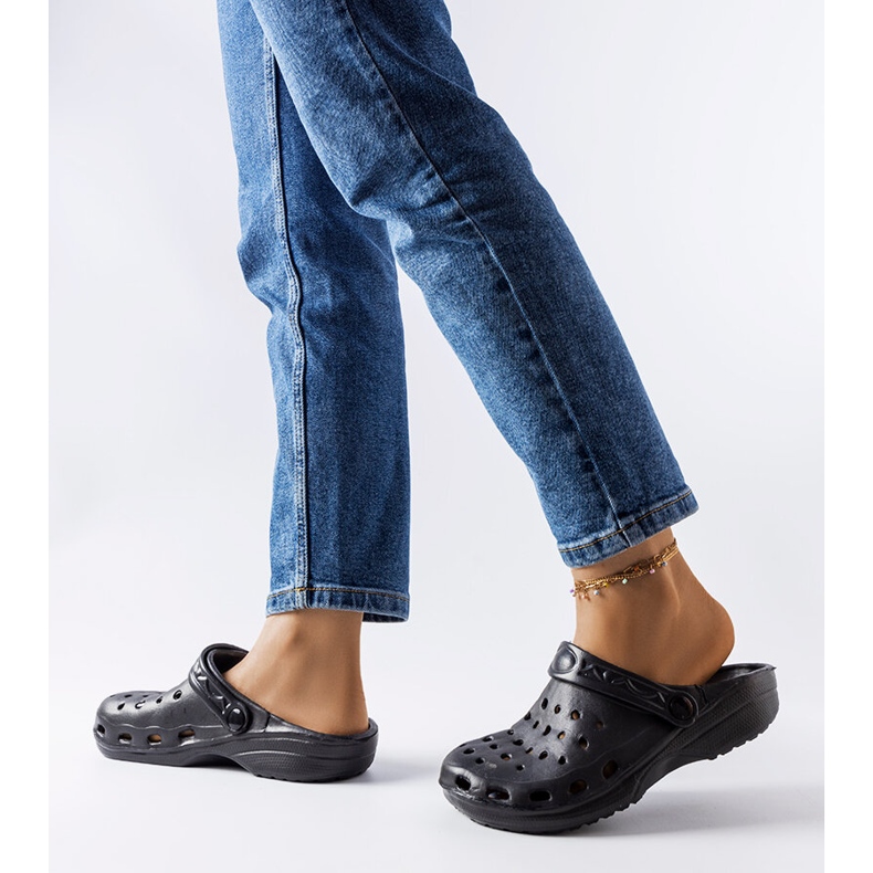 Papuci cu vârf închis din spumă neagră de la Kleist negru 1