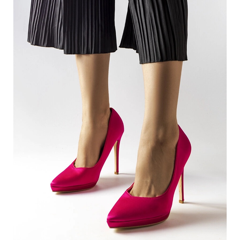 Pompe roz din satin de la Silje 1