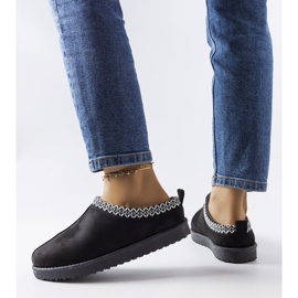 Papuci izolati negri decorati cu broderie Dudi negru 2