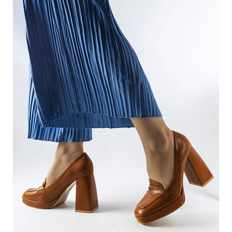 Pompe maro cu toc înalt de la Inès 1