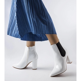 Cizme Dolla lăcuite albe pe stâlp 1 Cizme Dolla lăcuite albe pe stâlp 1