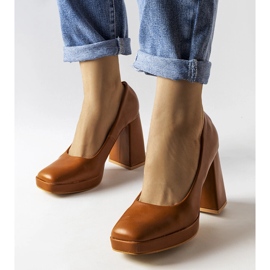 Pompe maro cu toc înalt de la Mailly 2 Pompe maro cu toc înalt de la Mailly 2