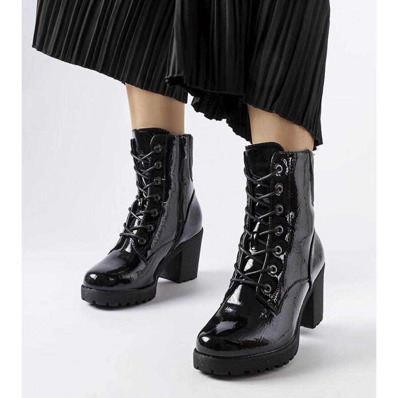 Botine izolate negre de la Lanza negru 1