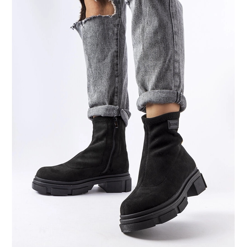 Cizme negre izolate de piele intoarsa de la Inge negru 1