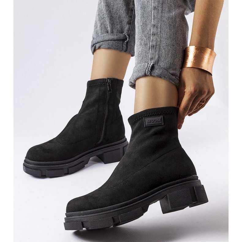 Cizme negre izolate de piele intoarsa de la Inge negru 2