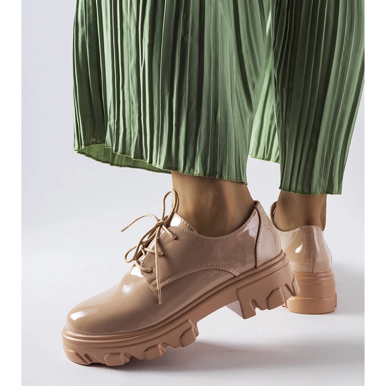 Pantofi bej din piele lacuita Kelly 1