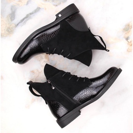 Cizme izolate crocodil negru pentru femei Potocki 1