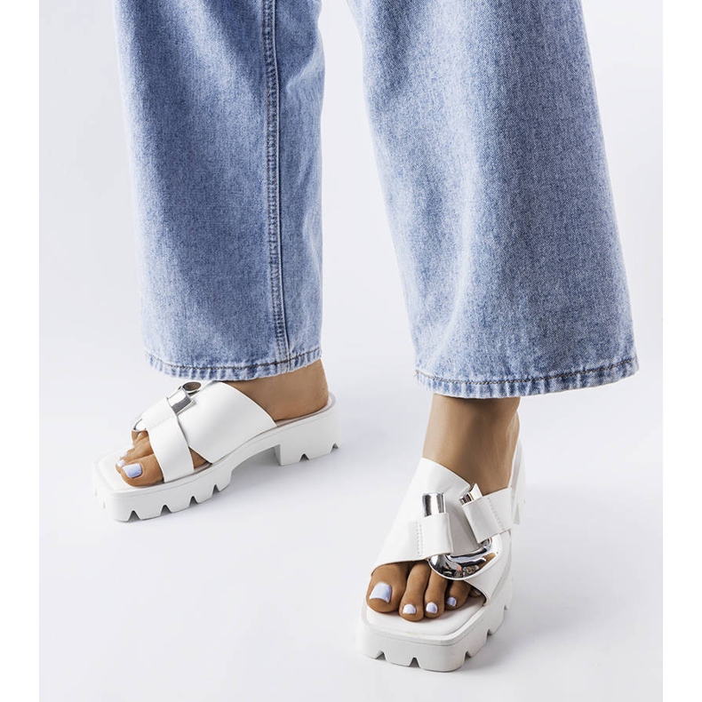 Flip-flops albi cu talpa de tractor de la Carceri 1