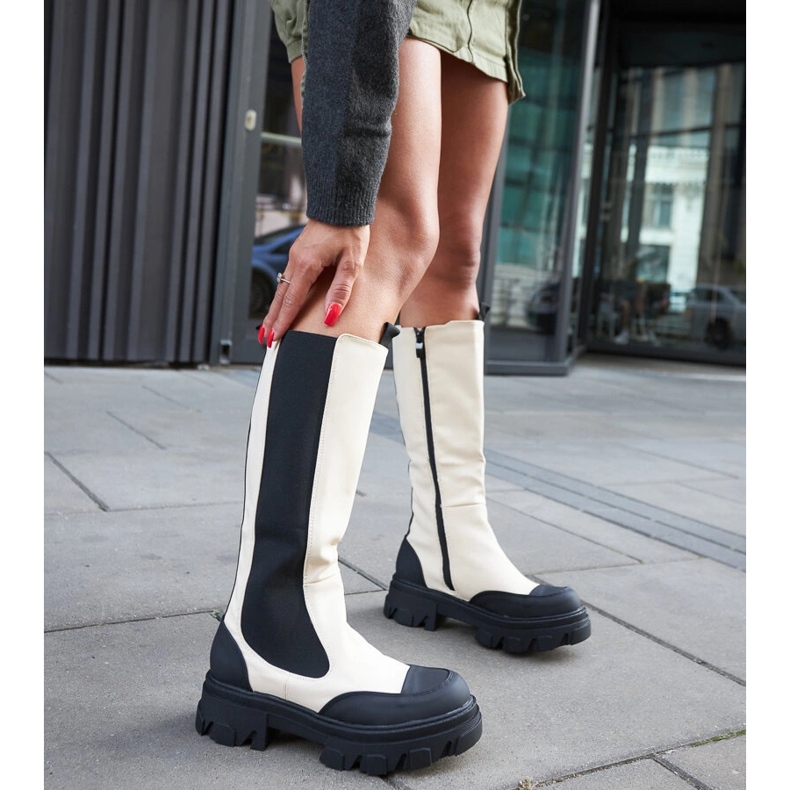 Cizme masive bej cu benzi de rulare de la Barrios 2