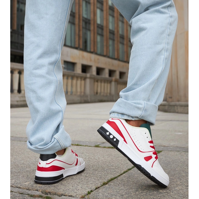 Inna Pantofii albi și roșii ai lui Archie cu o limbă verde 2