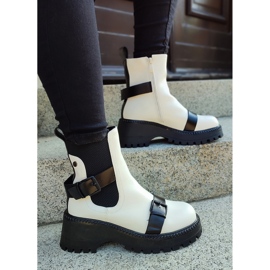 Genți de damă albe cu catarame 2 Genți de damă albe cu catarame 2