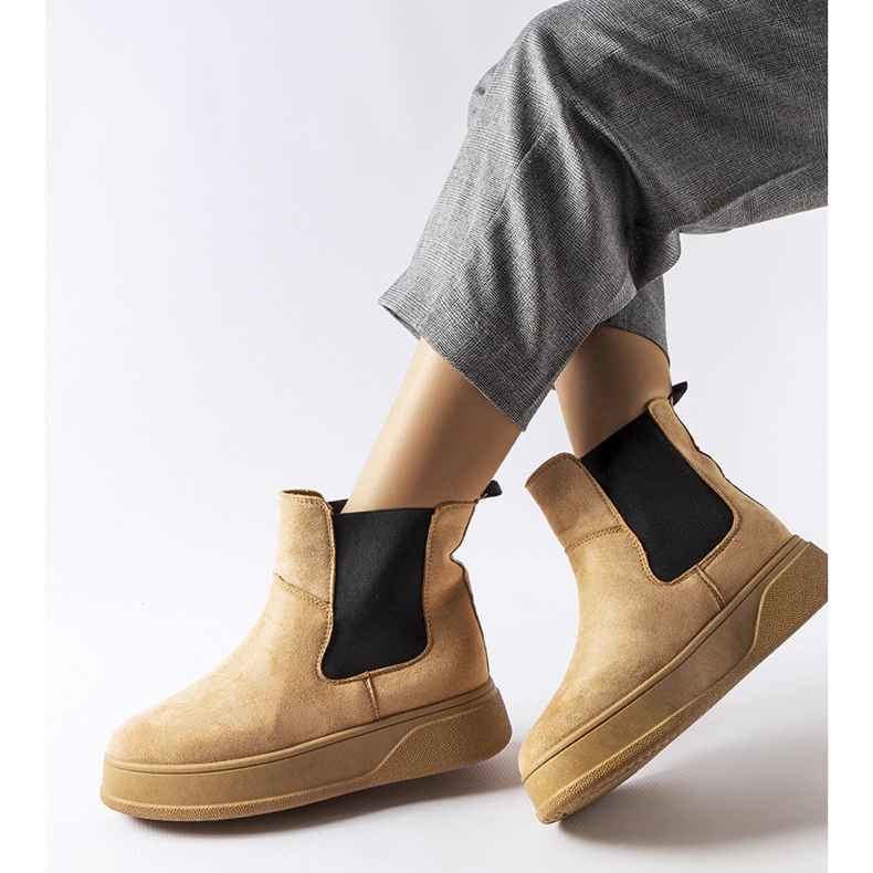 Botine bej închis pe platforma Benilde 1