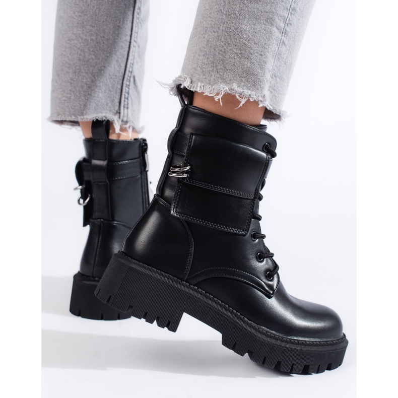 Muncitoarele negre din Shelovet negru 1