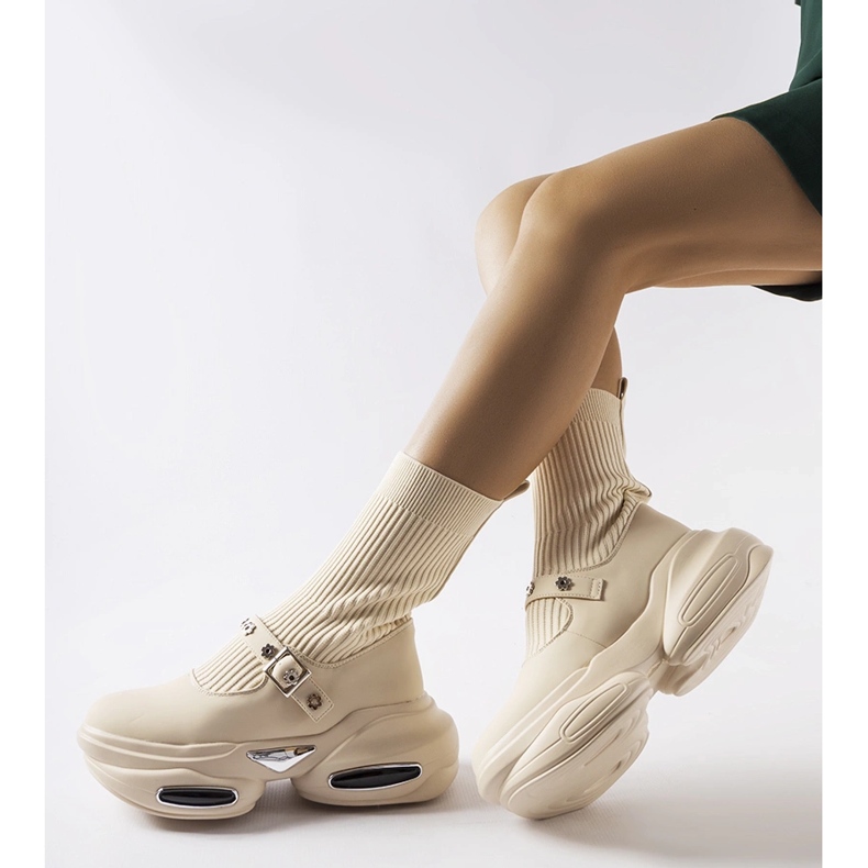 Botine crem cu partea superioară a șosetei de Ivana bej 1