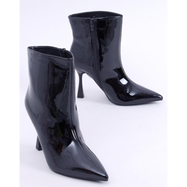 Cizme lăcuite pe un stiletto Sylvia Black negru 1