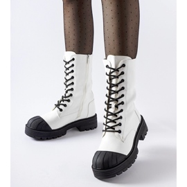 Cizme de muncitori izolate albe Cardinale de dama 1