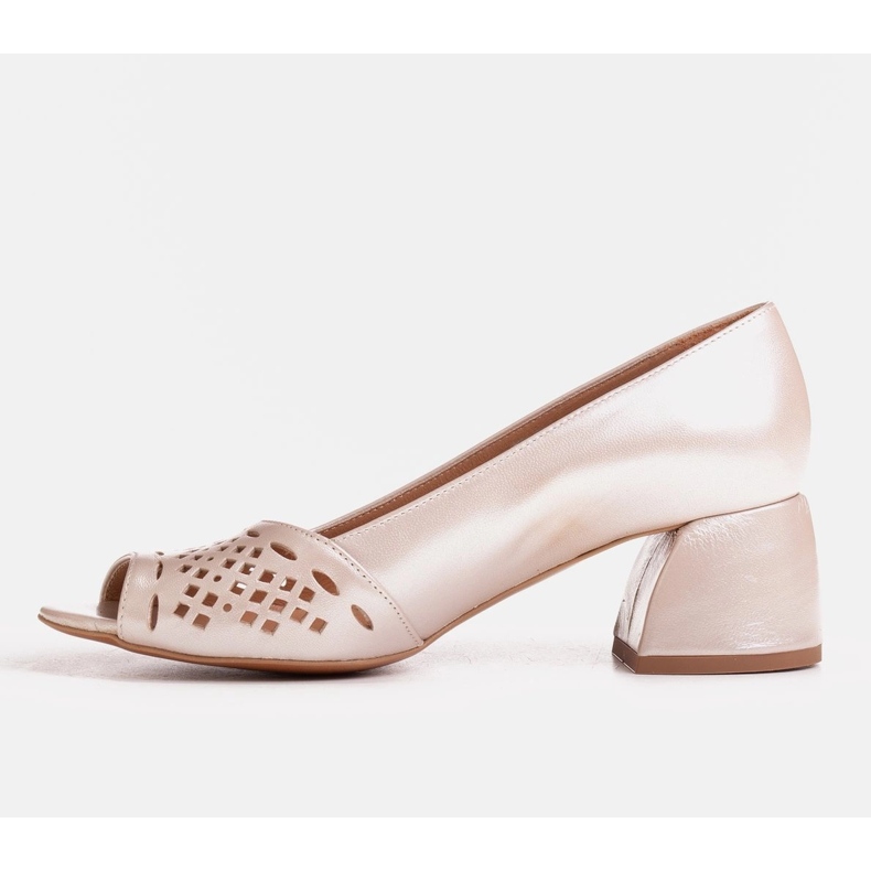 Marco Shoes Pompele bej cu partea frontală perforată decorativă 1