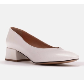 Marco Shoes Pompi din piele boabe alba cu decolteu in V 2