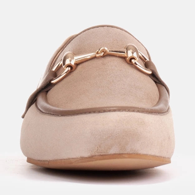 Marco Shoes Mocasini cu ornament auriu bej 2