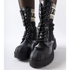 Pantofi negri cu șosete cu inscripția Daria albă negru 1