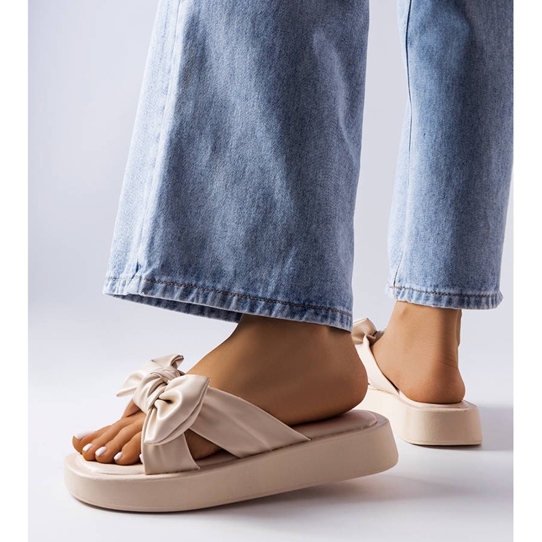 Sandale cu platformă bej cu fundă de la Edvard 1