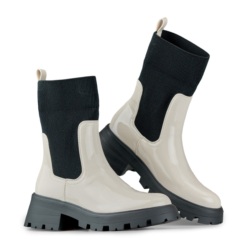 Lucrători din piele lăcuită bej, cu căptușeală flexibilă 2 Lucrători din piele lăcuită bej, cu căptușeală flexibilă 2