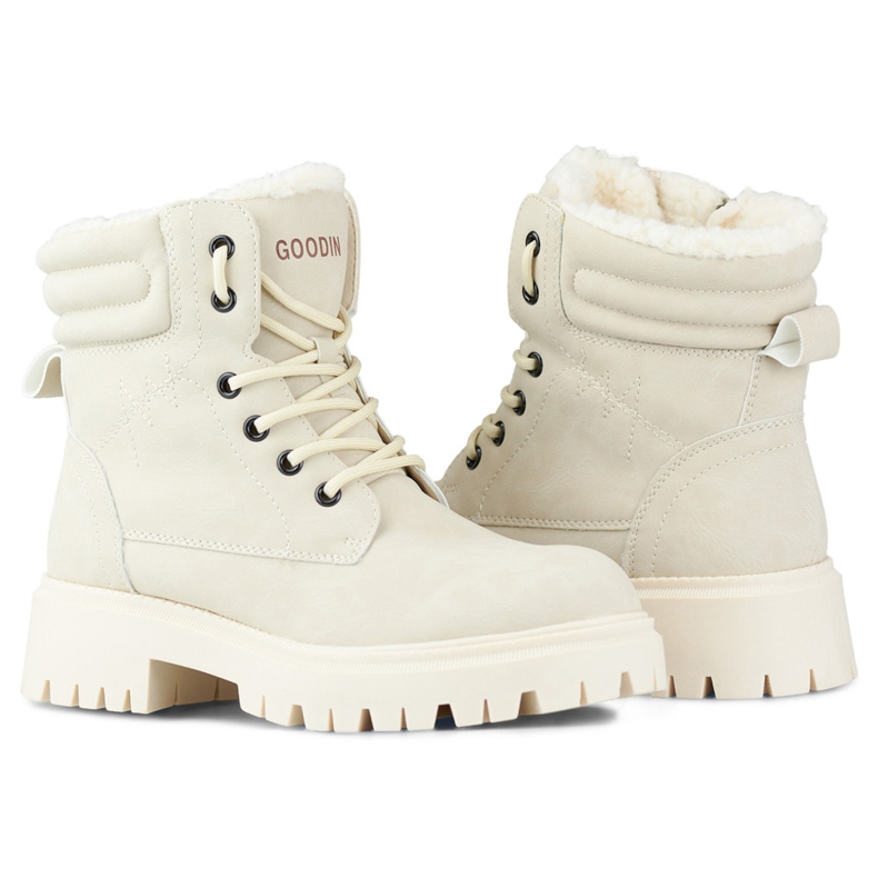 Cizme de drumeție de damă izolate bej 1