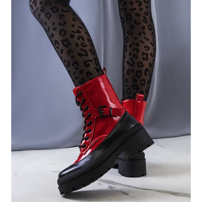 PA1 Capcanii roșii din Norra negru roșu 1