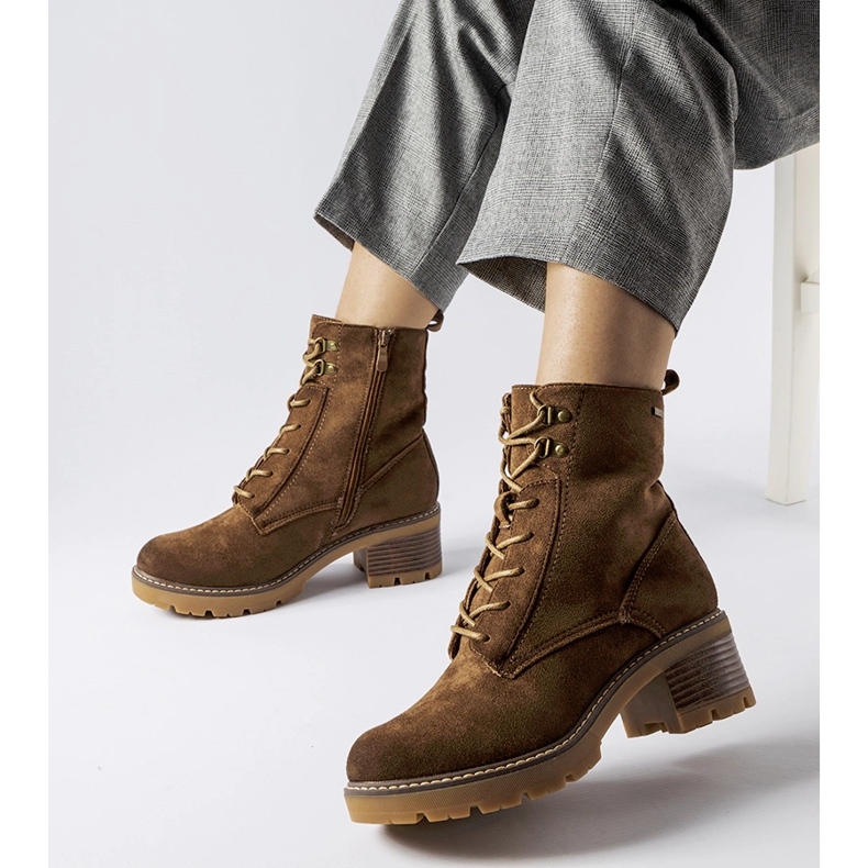 Botine maro cu siret de la Clementina 1