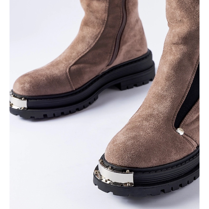 Botine izolate maro cu vârf decorativ Bologna 1