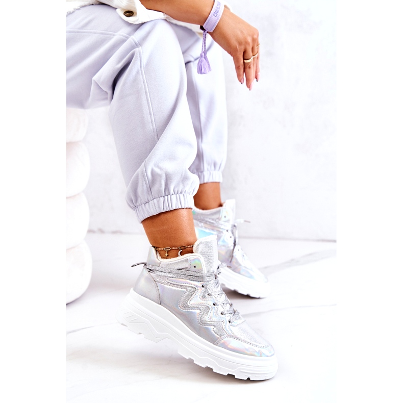 Pantofi sporturi izolați din argint pentru femei 1
