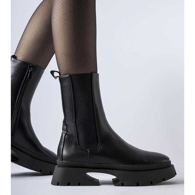 Cizme Mombello izolate negre negru 1 Cizme Mombello izolate negre negru 1