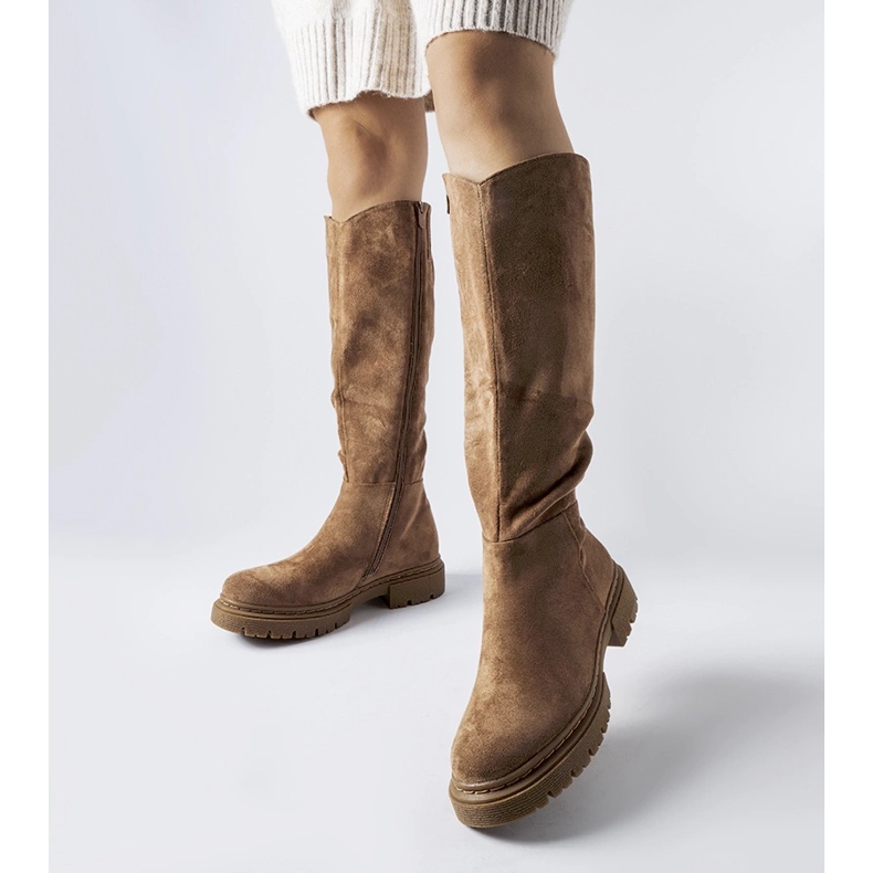 Cizme maro izolate plate Millbrook 1