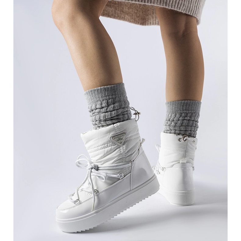 Cizme de zapada izolate albe cu elastic Oslavia 1