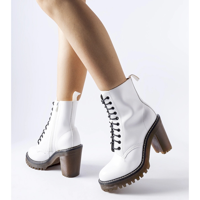 Botine albe cu șireturi Ezio 1