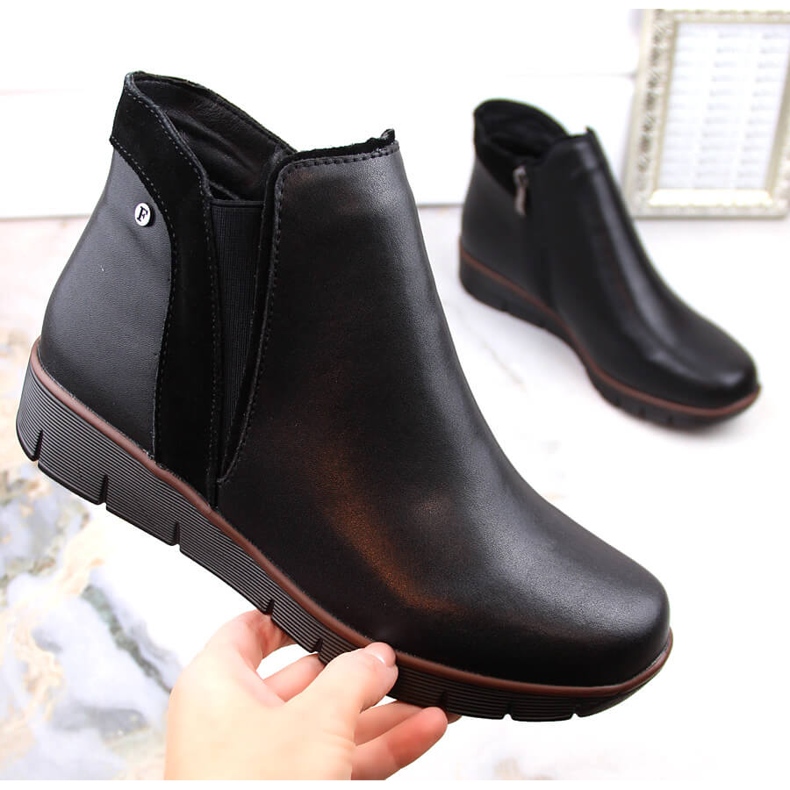 Cizme cu pană de damă din piele izolată neagră Filippo DBT4781 negru 1