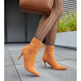 Botine maro cu toc jos de la Guimond 2