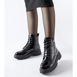 Muncitori Bungana negru, izolat, lăcuit 1