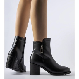 Botine izolate negre Ubalda negru 1