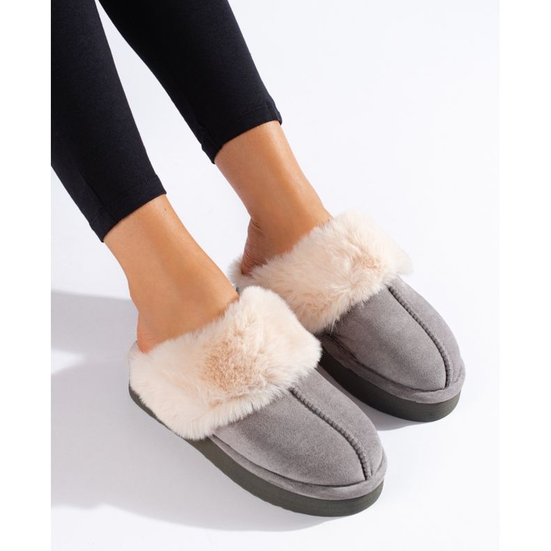 Jucării moi pufoase de culoare gri pe platforma Shelovet 1