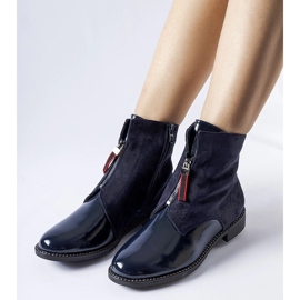 Botine lacuite izolate bleumarin de la Belvedere albastru 1