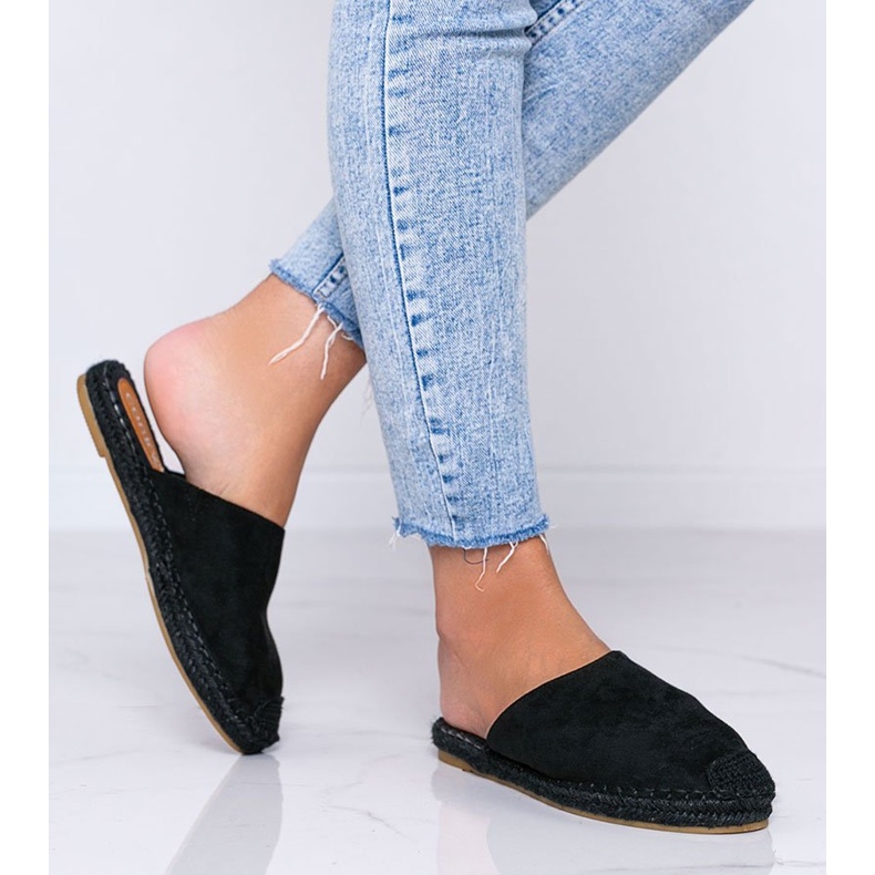 Clapele negre ale lui Venus negru 1