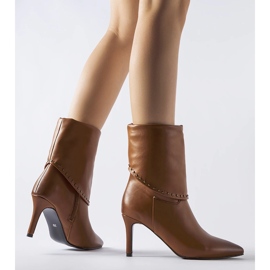 Cizme izolate maro cu toc inalt Cipresso 1