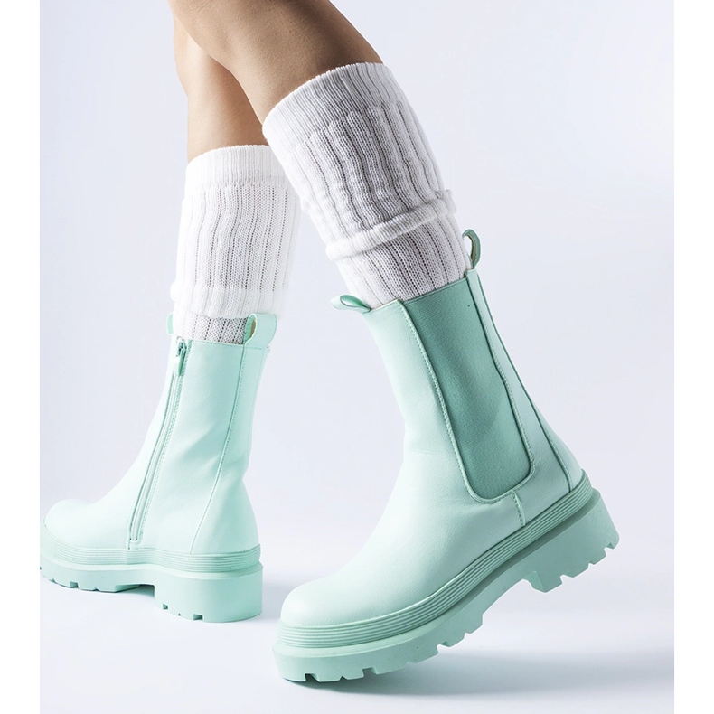 Botine Bethesda verde deschis ușor izolate 1