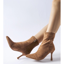 Botine maro cu toc jos de la Guimond 1