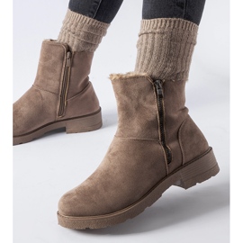 Botine izolate maro cu fermoar de la Salona 1