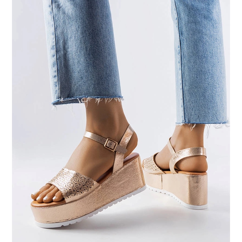 Sandale aurii cu platformă ajurata de la Stockton de aur 1