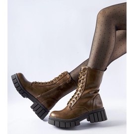 Muncitori clasici maro de la Pedraza 1