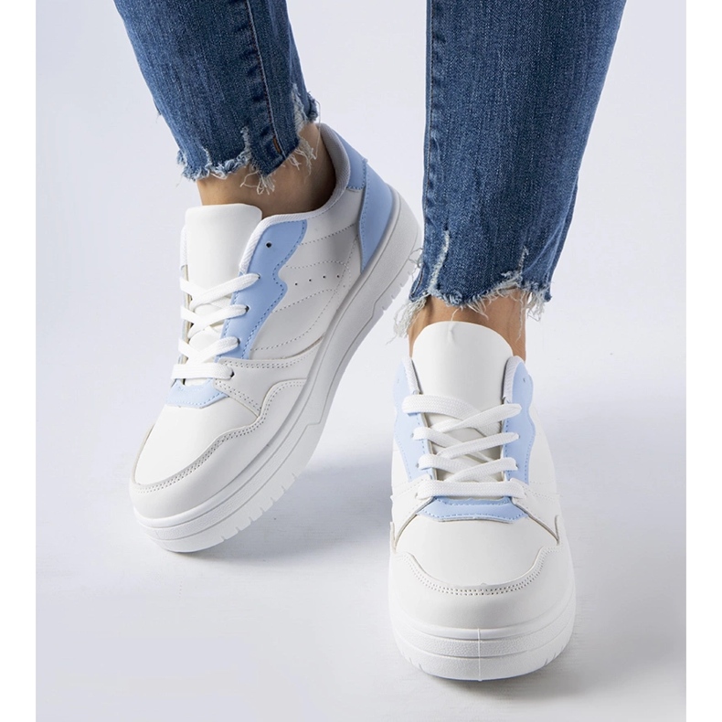 Tenisi albi cu accente albastre de la Fournie 1